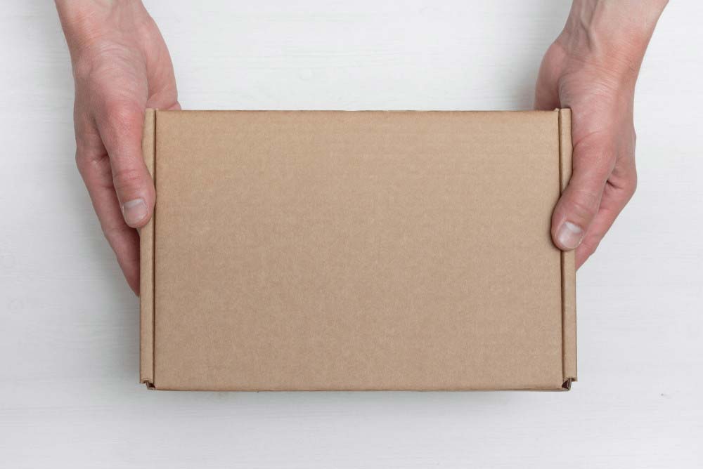 csomagküldő doboz