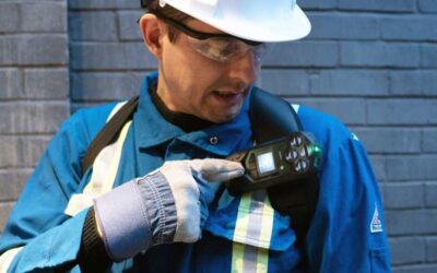 Életmentő gombnyomás – Miért elengedhetetlen tartozék a személyi vészjelző?