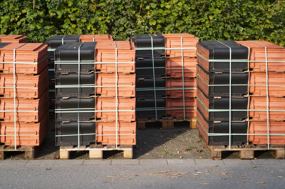 Bundled,Roof,Tiles,On,Wooden,Pallets,For,Construction,Or,Renovation